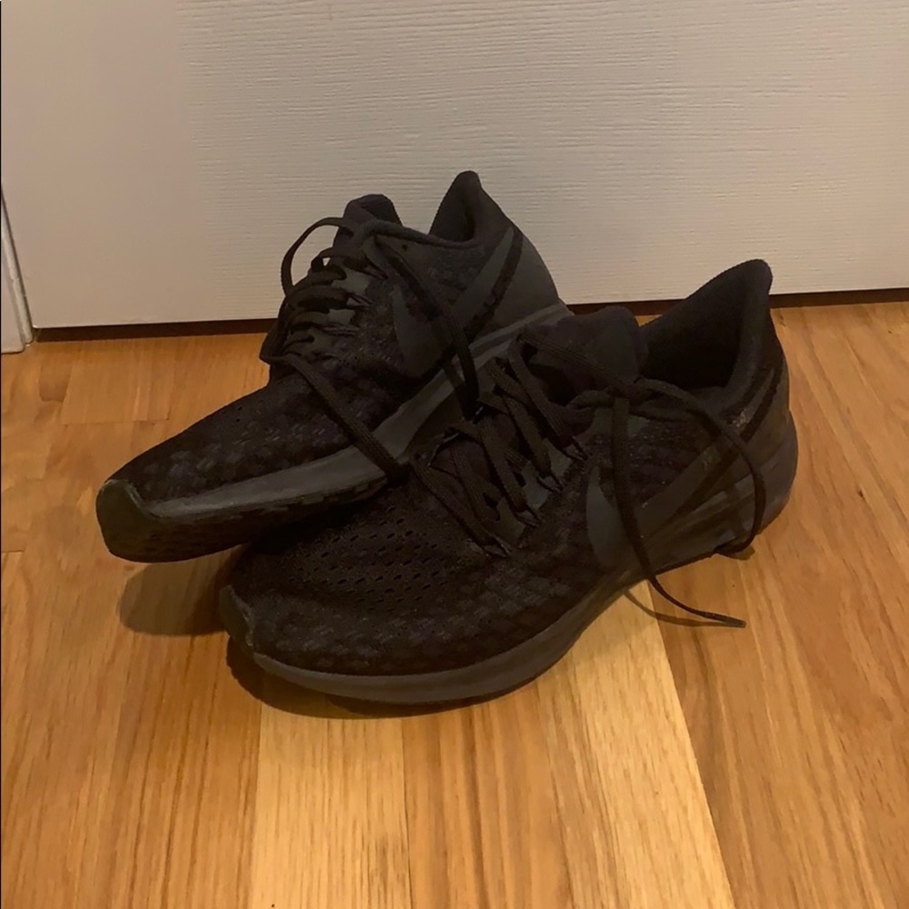 Black Nike Pegasus shoes